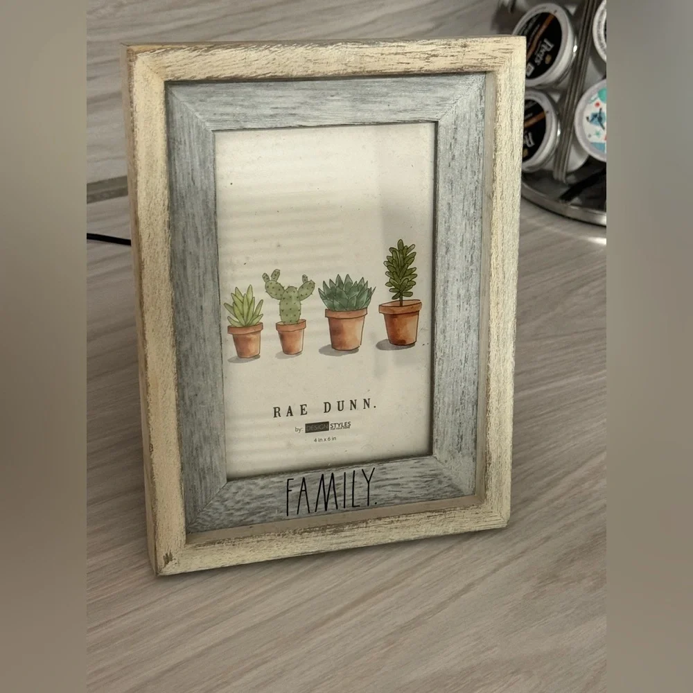 [sale] NWT Rae Dunn Photo Picture Frame 4x6 ‘FAMILY’